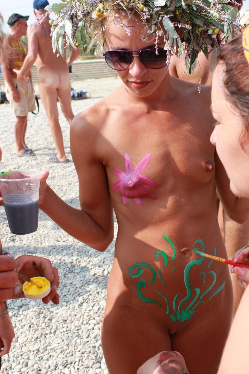 Нудисты бодиарт