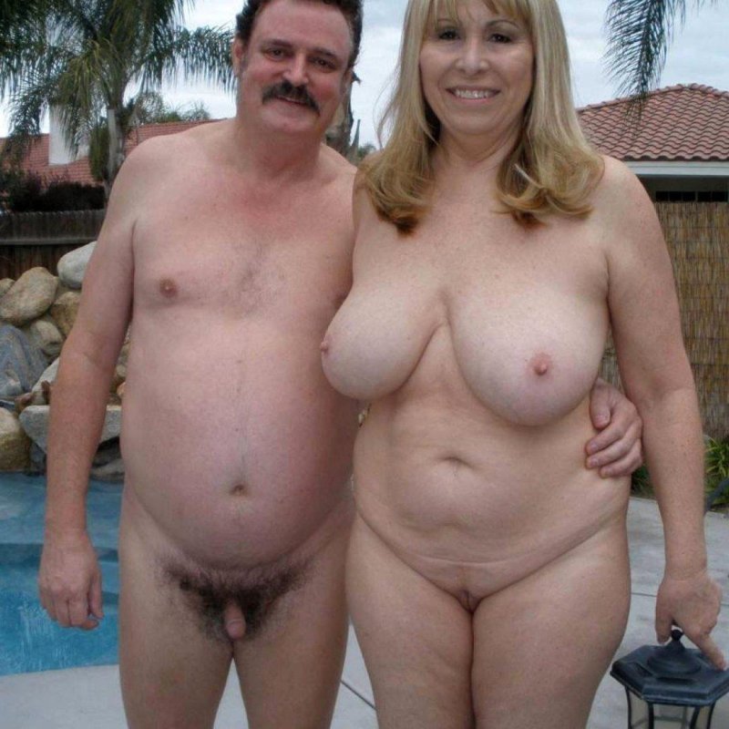 Голые семейные пары на пляже