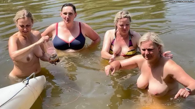 Сиськи пляж