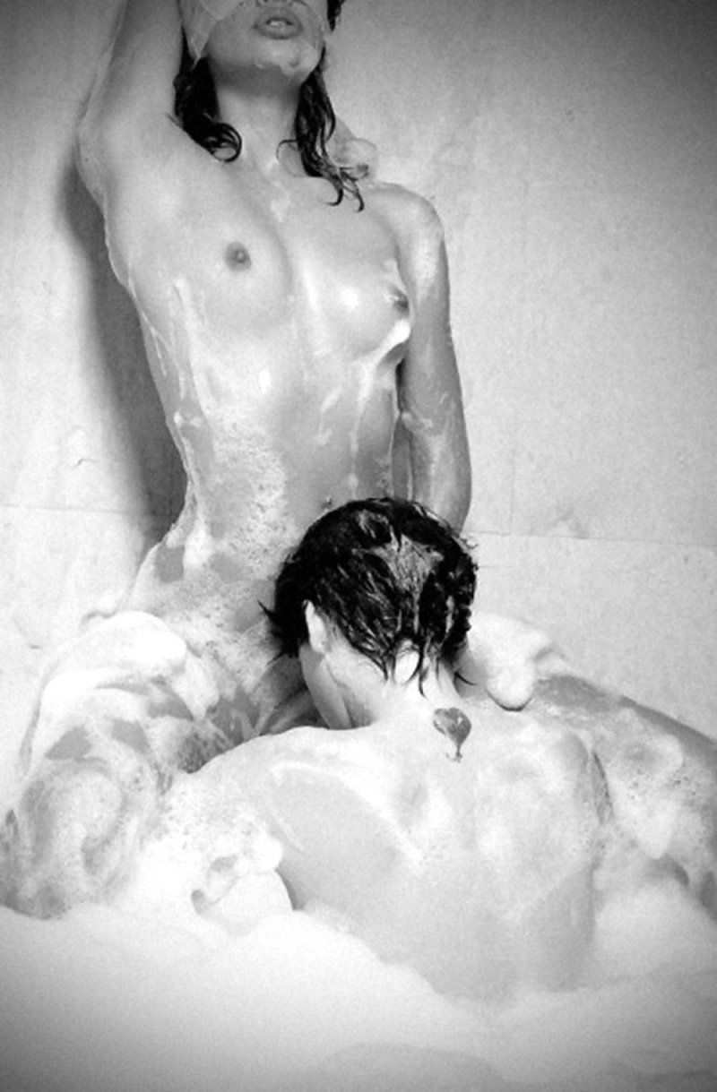 Эротическая фотосессия в ванной