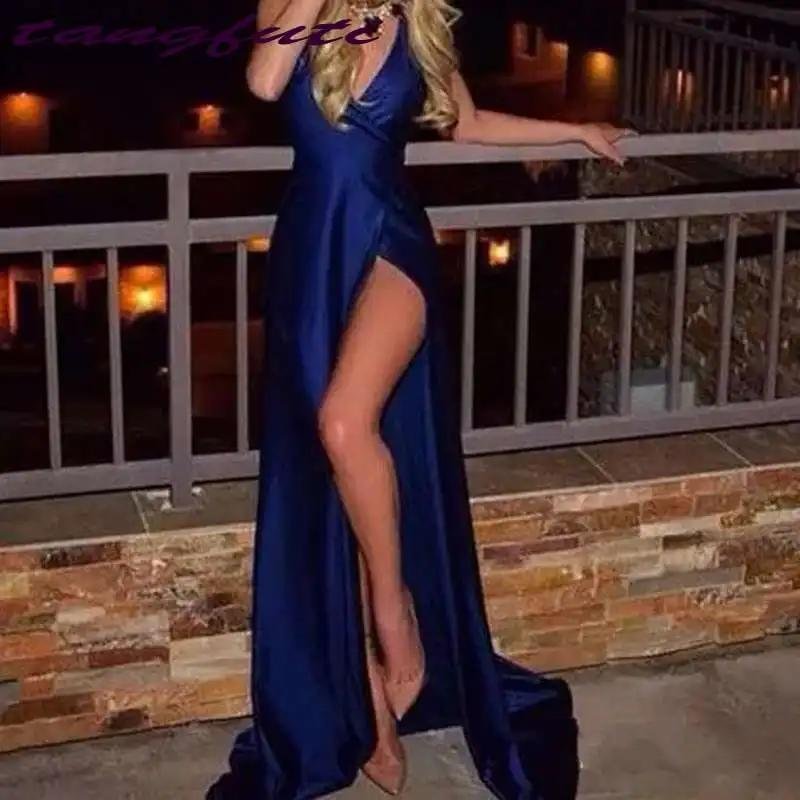 Блондинка в вечернем платье