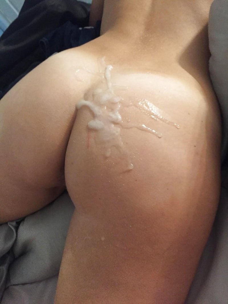 Женские ягодицы в конче