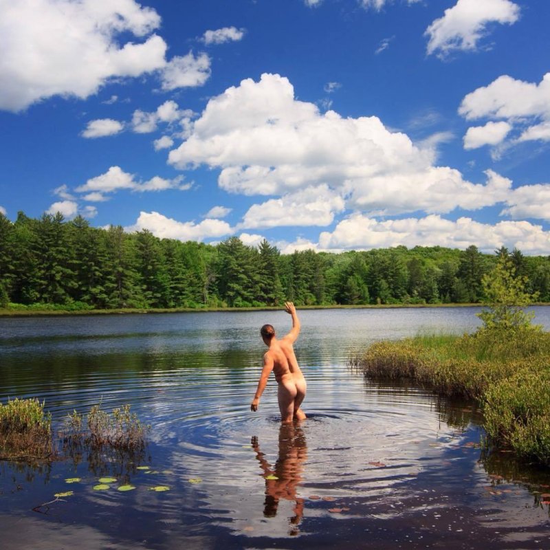 Купаемся на речке голышом
