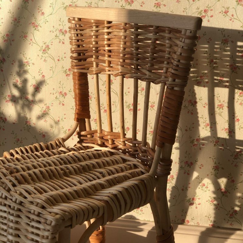 Плетеные стулья