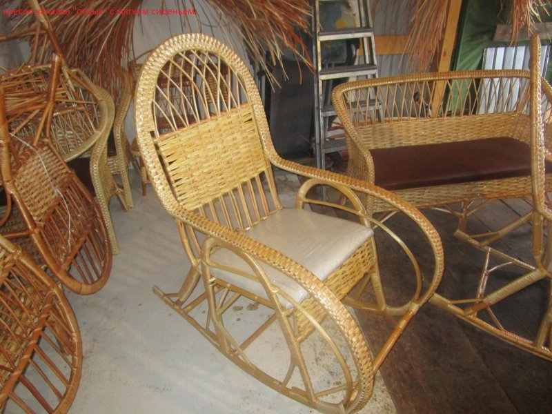 Плетеное кресло качалка