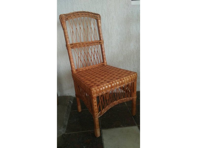 Стул плетеный