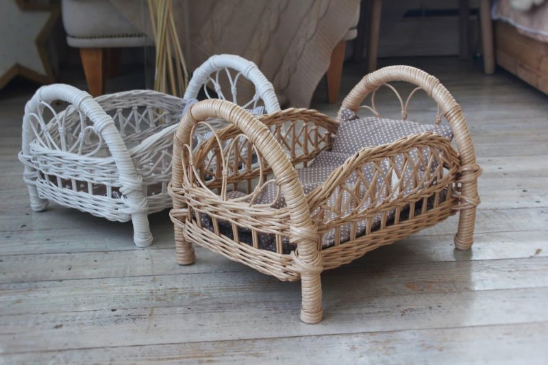 Плетеная кроватка для кукол