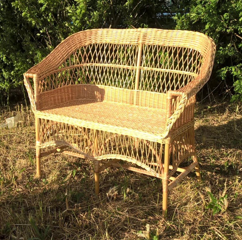 Диван из лозы