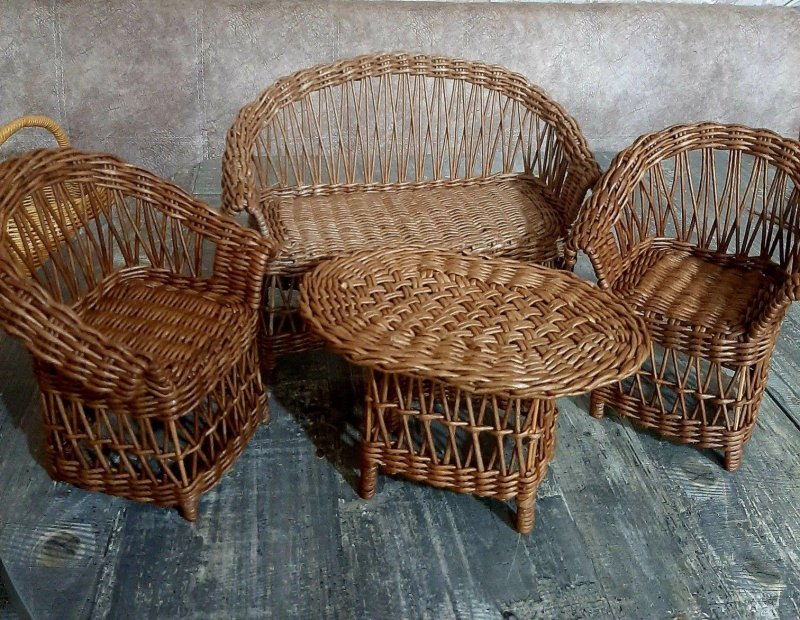 Плетеная кукольная мебель