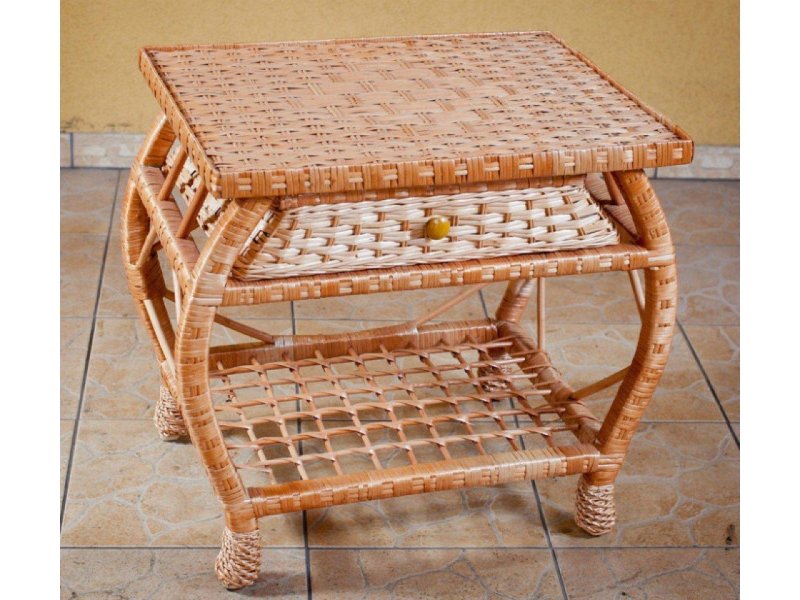 Плетеный столик