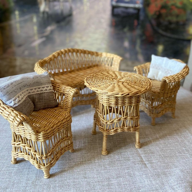 Плетеная кукольная мебель