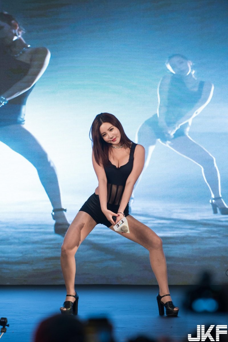 Корейская танцовщица laysha