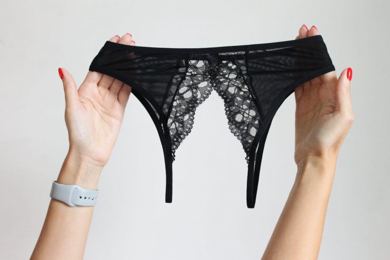 Женские трусы с разрезом