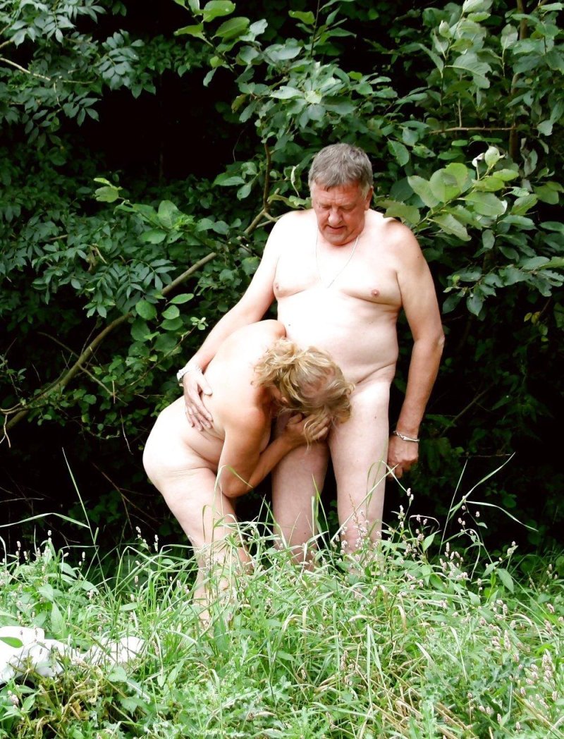 Голые пары на даче