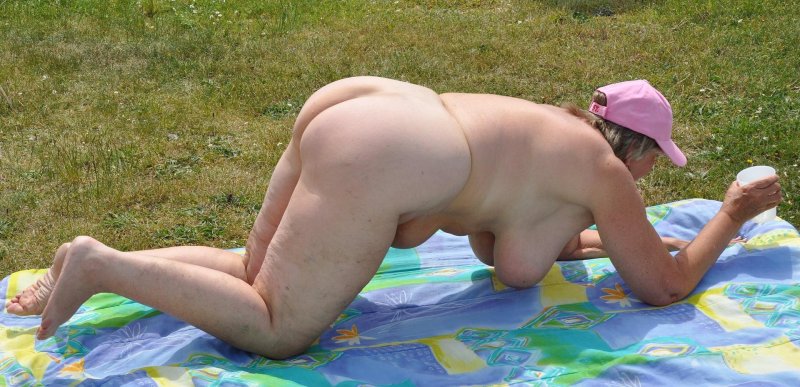 На даче голышом