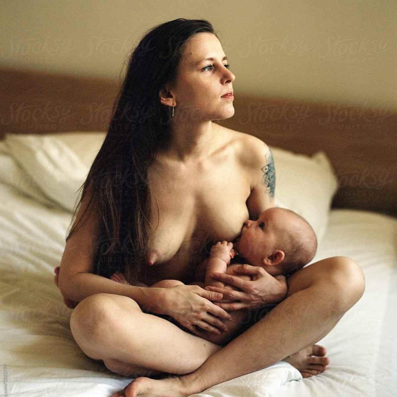 Фотосессия ню с младенцем