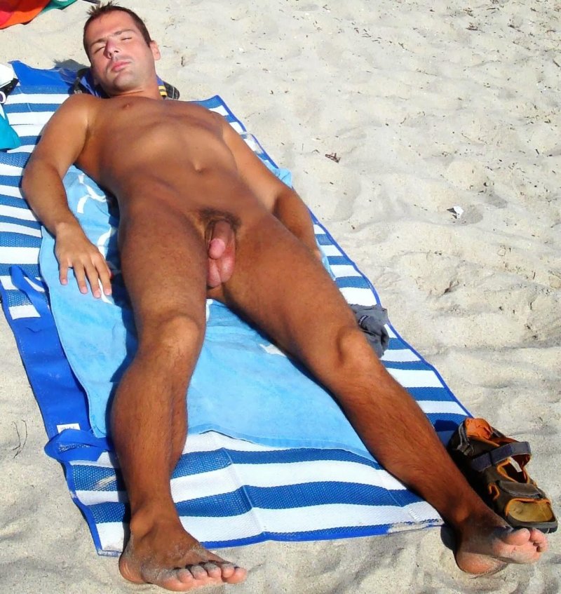 Голые мужчины нудисты