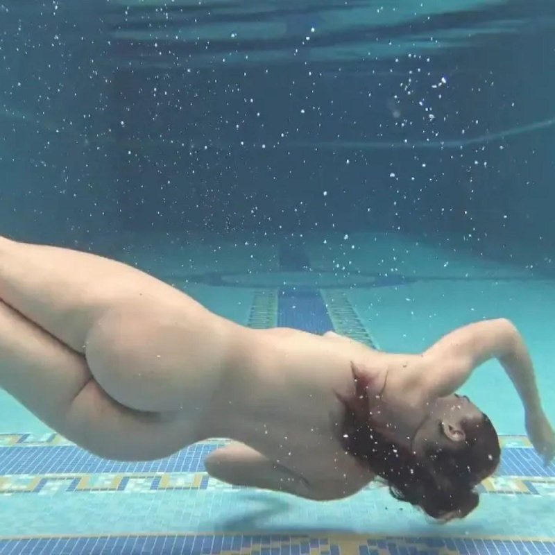 Плавание голышом