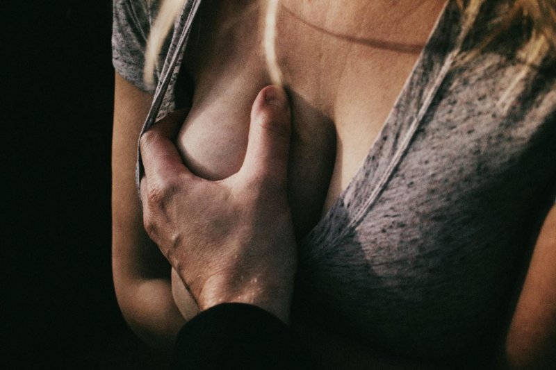 Трогательный момент сиськи