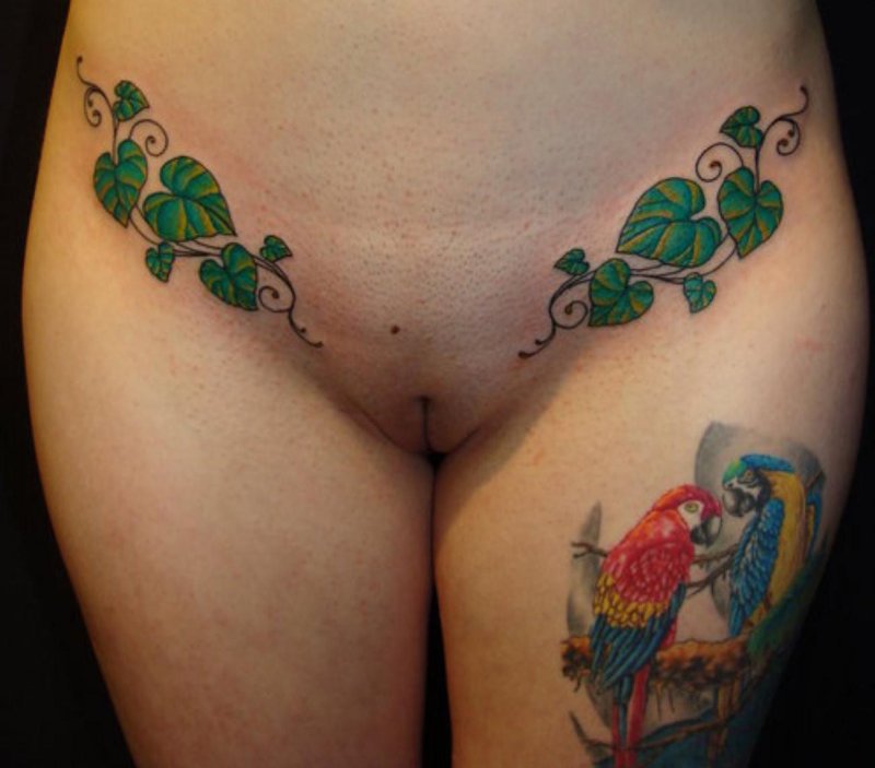 Женские интимные наколки