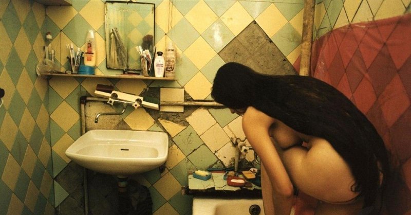 Голые женщины в коммуналке