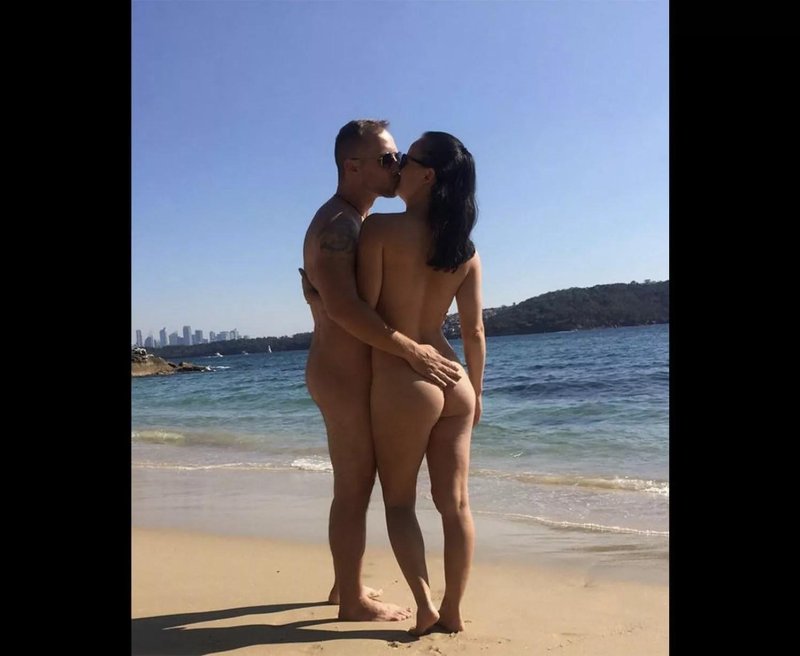 Красивые голые пары на пляже