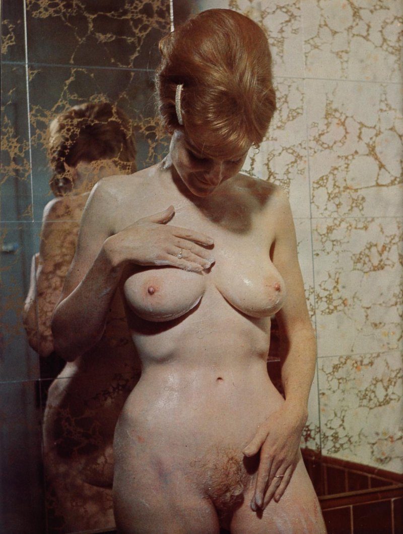 Голая женщина ретро