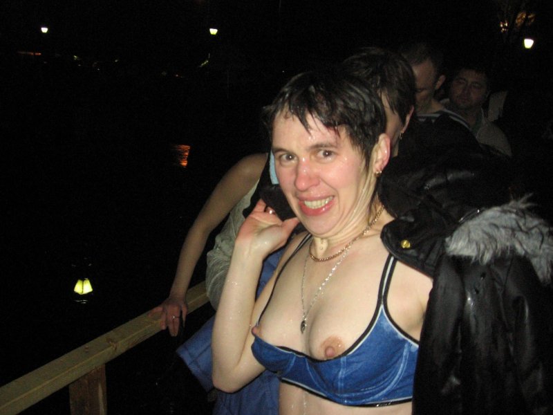 Случайные голые женщины