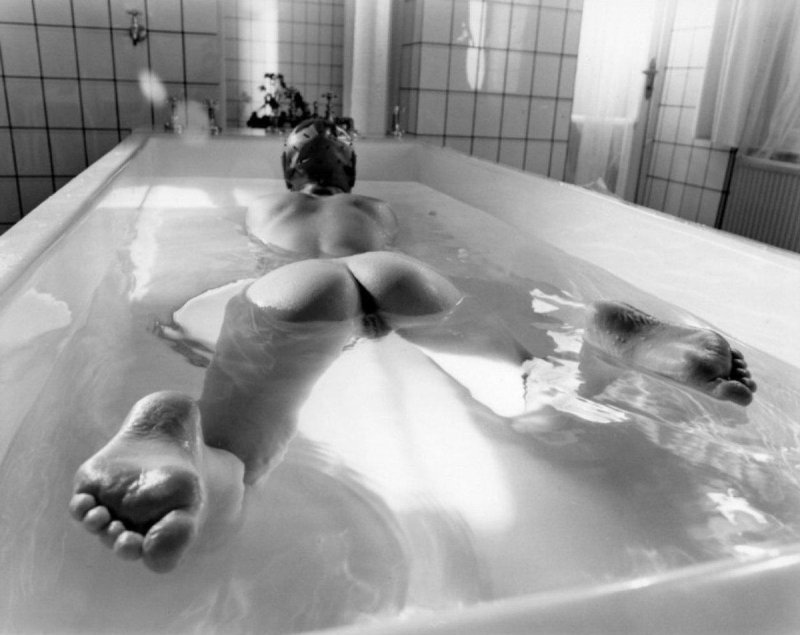 Эротическая фотосессия в ванной