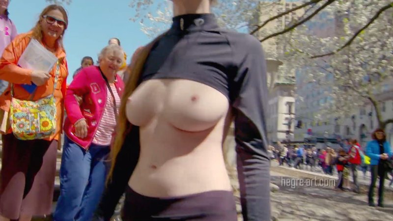 Сисястая отсосала на улице