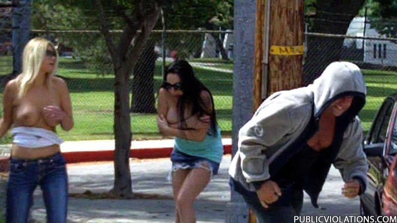 На улице порно