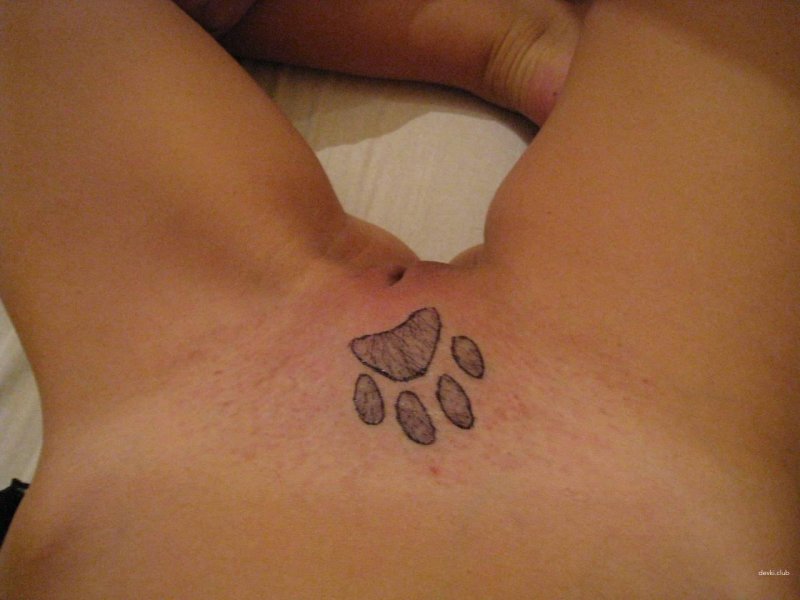 Тату кошачьи лапки на лобке