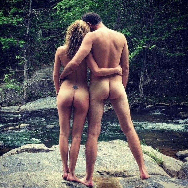 Нудисты в лесу