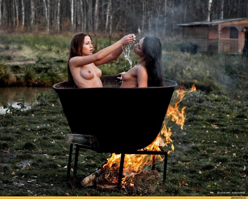 Мобиба баня голые женщины ню