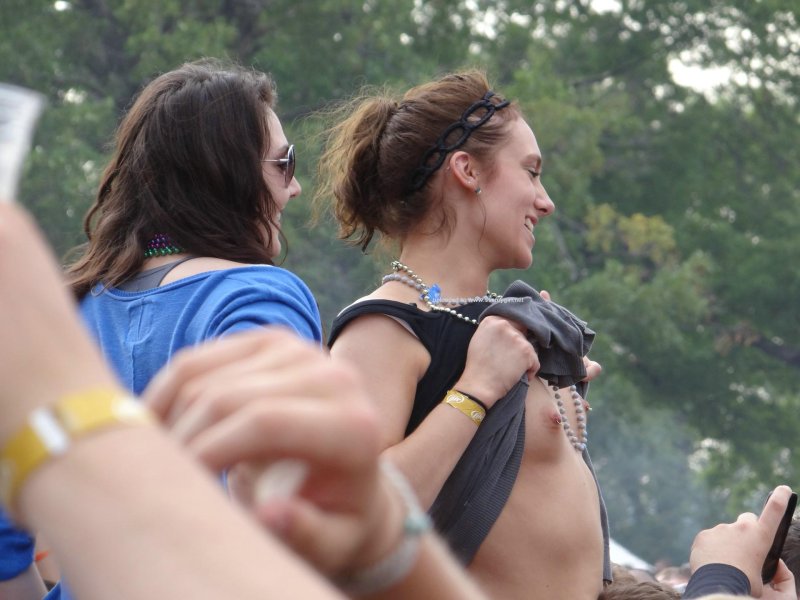 Засвет сиськи