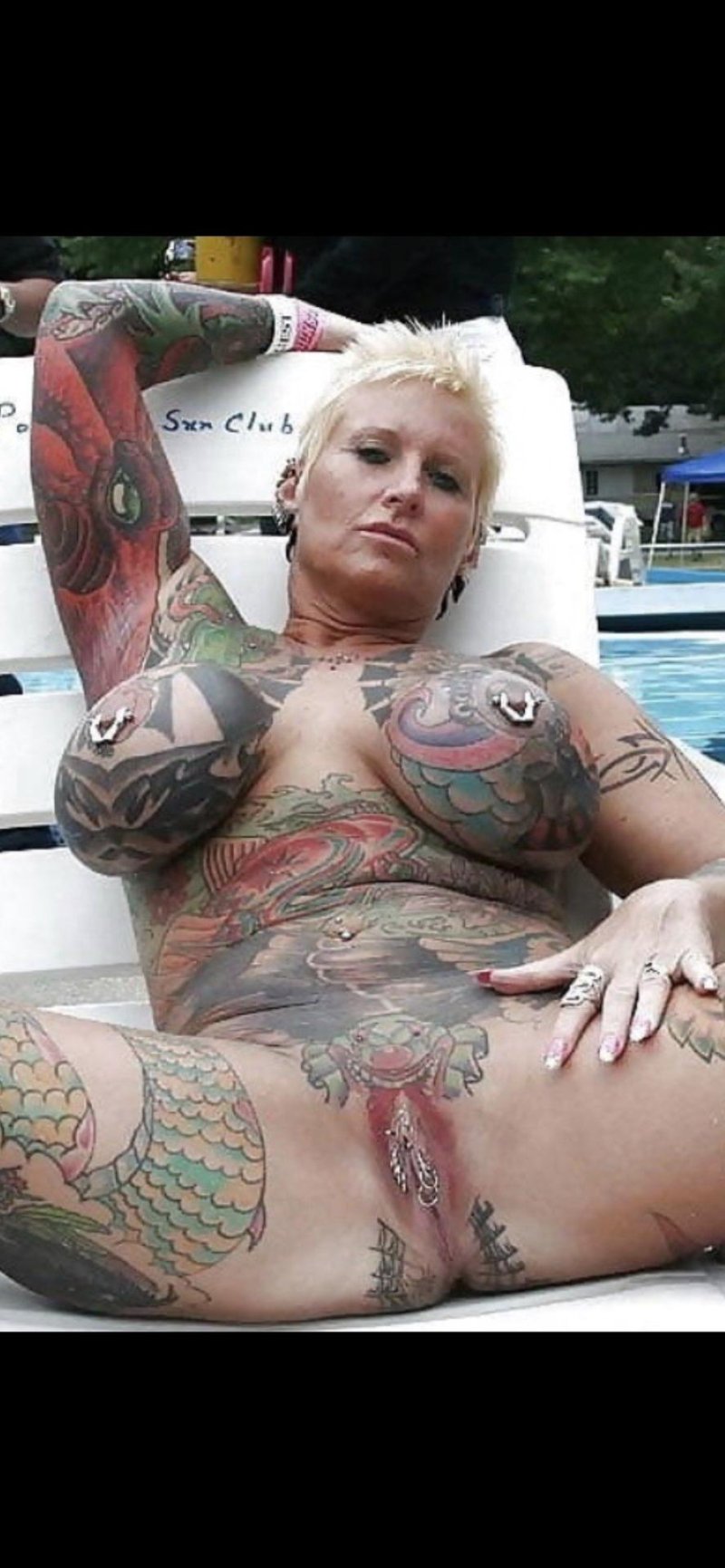 Татуированные сиськи