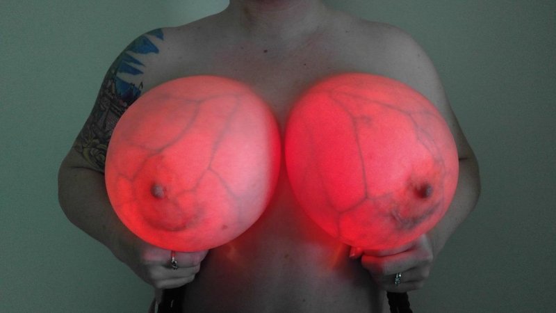 Светящиеся силиконовая грудь