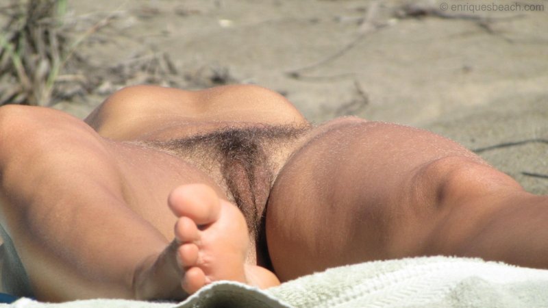 Девки с волосатыми кисками на пляже