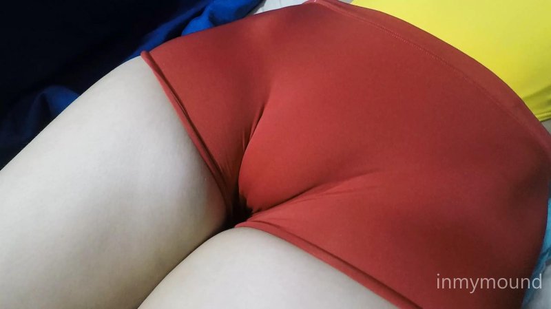 В обтягивающих трусиках