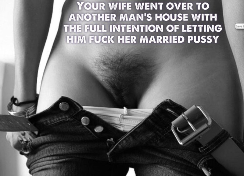 Девушка расстегивает ширинку