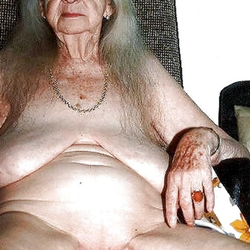 Старые дряблые голые старухи