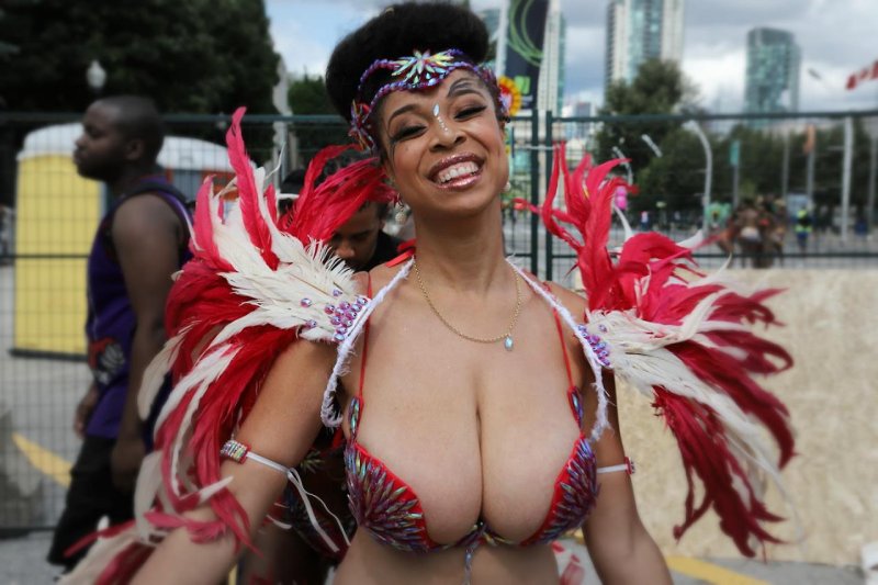 Карнавал грудь