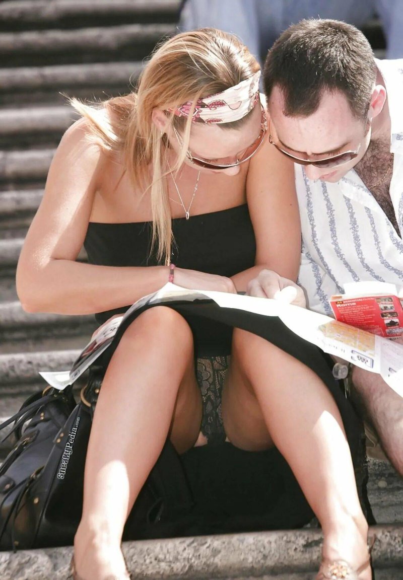 Девушка засветила трусики