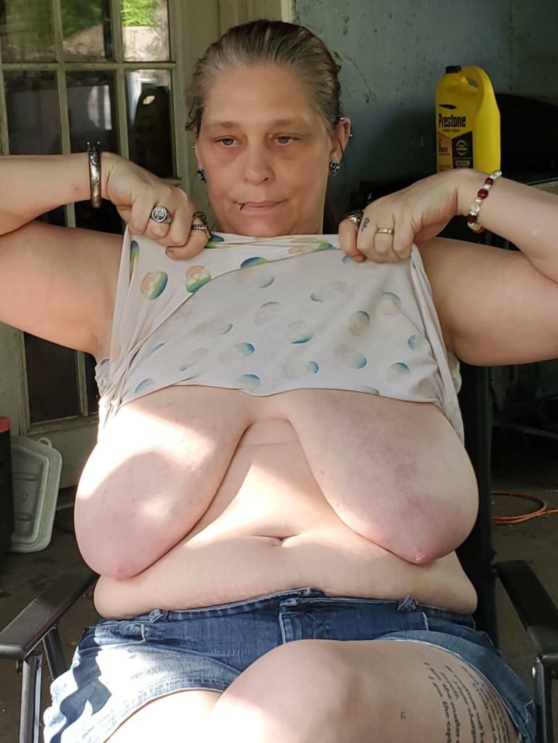 Karola silicone free титьки большие