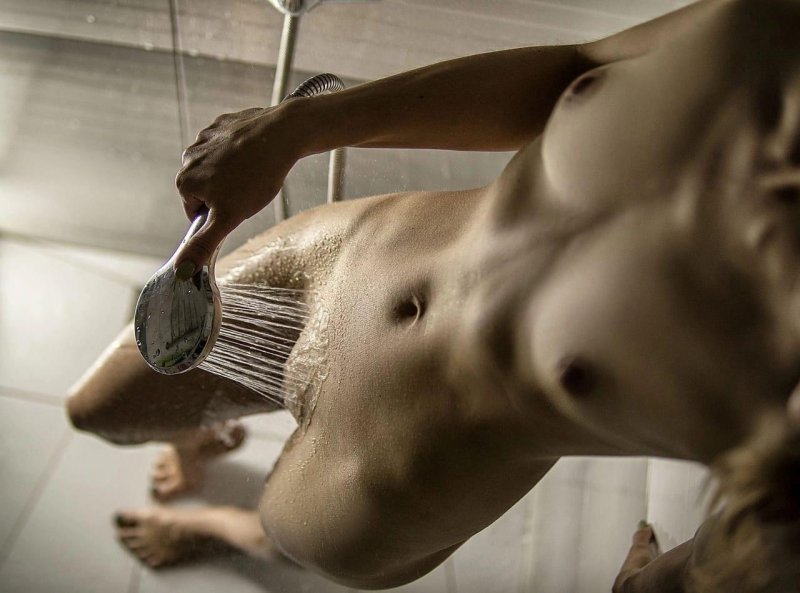 Девушка в душ