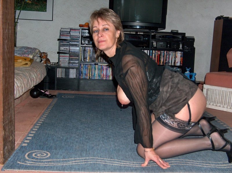 Жена в чулках