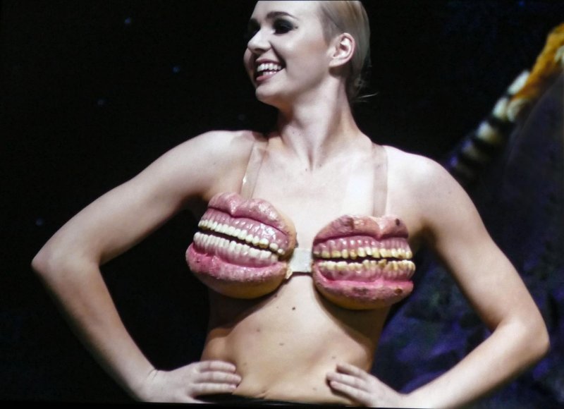 Странные лифчики