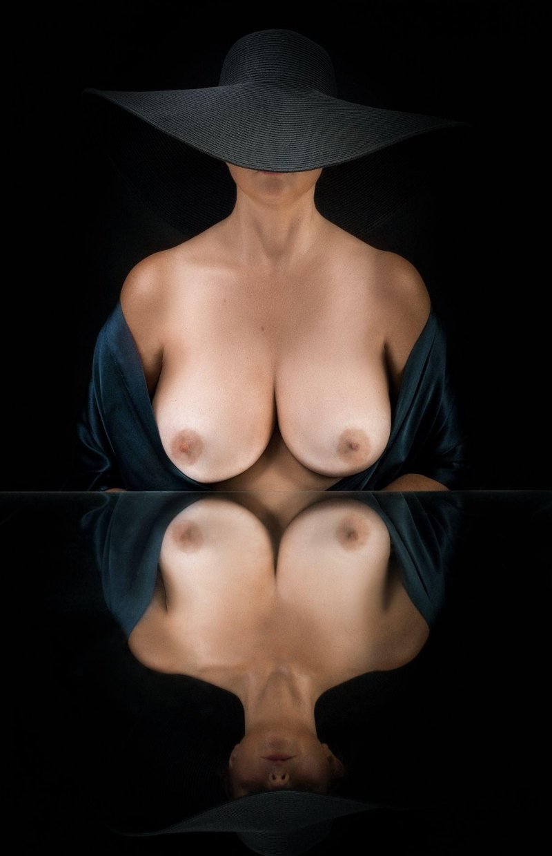 Женщина в шляпе