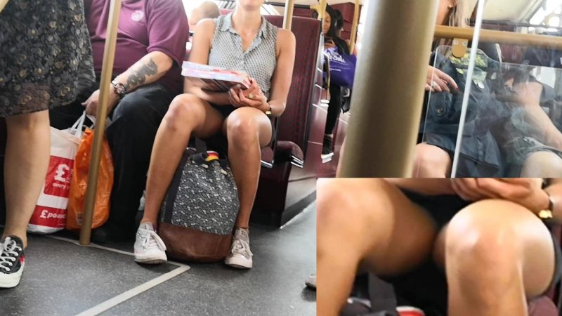 Под юбкой в автобусе