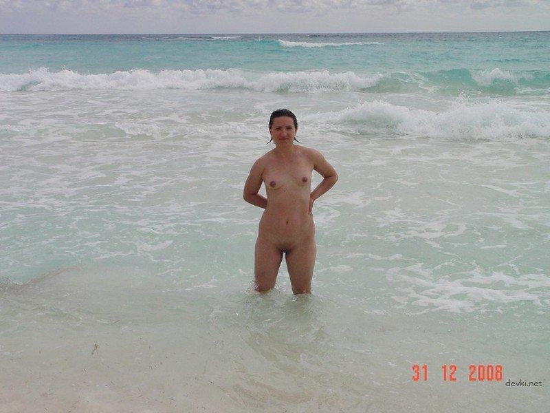 Супруга голышом на море